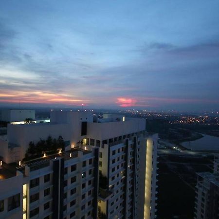 Lovely 3-Bedroom Serviced Apartment @ Cyberjaya Exterior foto