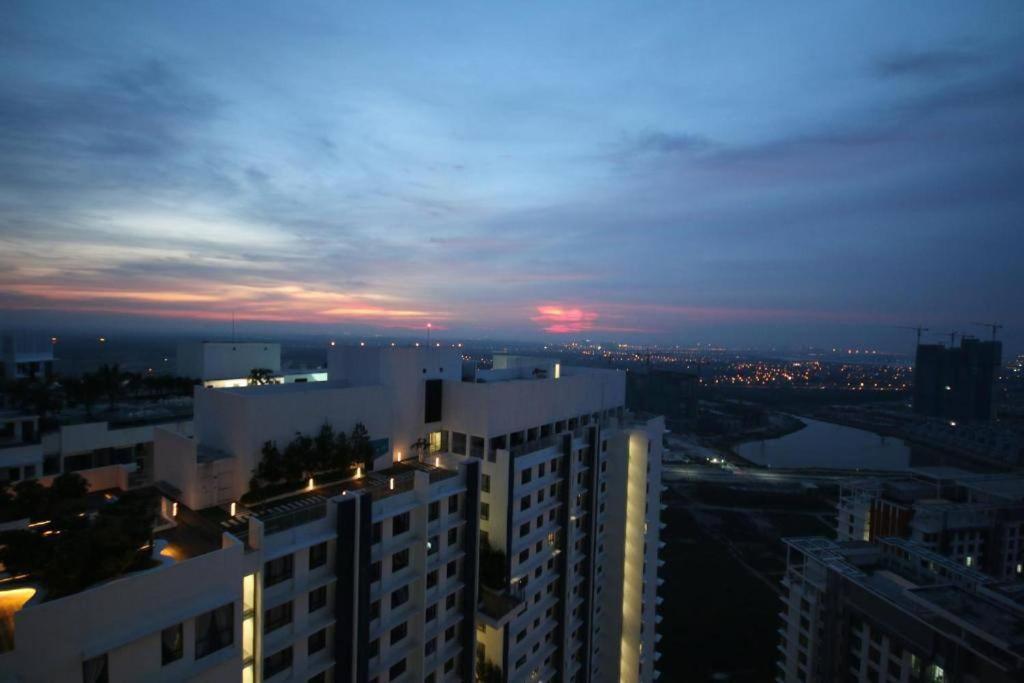 Lovely 3-Bedroom Serviced Apartment @ Cyberjaya Exterior foto